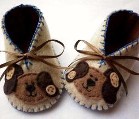 Baby boy booties with cute puppies. Size newborn to 3M ready to ship.