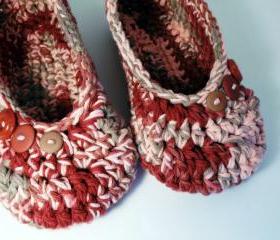 Women's house shoes, slippers, pink and red with vintage buttons