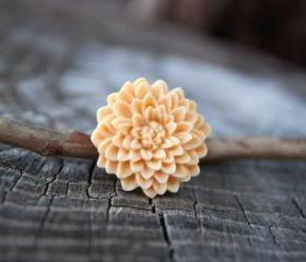 Pale Yellow Chrysanthemum Vintage Style Antique Brass Ring - Butter