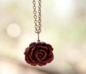 Red-Brown Vintage Style Rose Necklace with an Antique Brass Chain - Spice