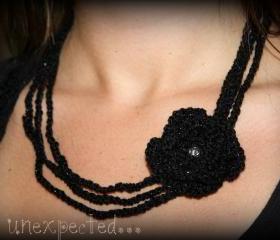 Crochet flower necklace - black