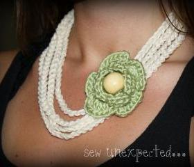 Crochet flower necklace 