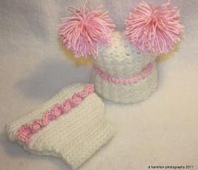 Pompom hat and ruffled diaper cover set