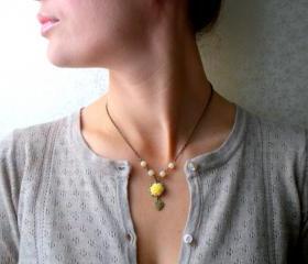 Flower Necklace - Heart Necklace - Yellow Flower Cabochon Necklace - Vintage Necklace