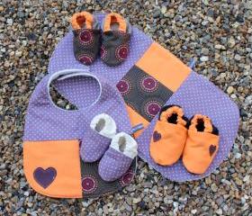 Deluxe baby set - bib, burp cloth, 3 pairs of booties (spotty, purple and orange)
