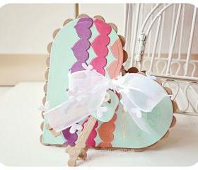 Heart border strip in Heart-shaped card 