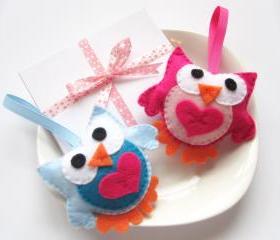 Felt owls, two cute pink and blue owls A125