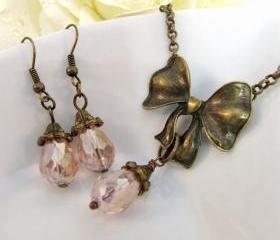 Romantic jewelry set, pink necklace and matching earrings, vintage style