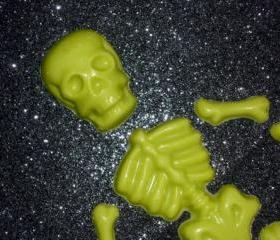 Chocolate Skeleton Bag of Bones Set of 6 Halloween Party Favors