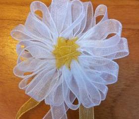 Romantic Daisy Hairclips: flower accessories in your hair