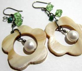 Brown Lip Shell Flower w/White Swarovski Pearl dangling in it and 4mm/8mm Green Swarovski Crystals - Gunmetal