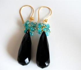 Long black onyx and blue chalcedony chips earrings