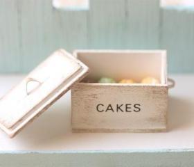 Dollhouse Miniature Food - Miniature Shabby Chic Cake Box 