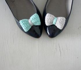 Opposites attract. Crochet bow shoe clips. Mint and grey.