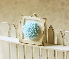 Dollhouse Accessories -Shabby Chic Framed Flower Applique Decoration 