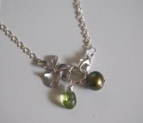 Sterling silver Bracelet with Peridot, pearl and charm