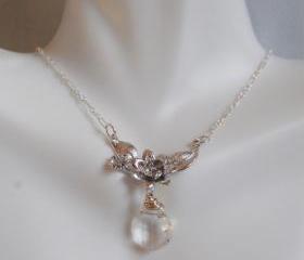 Crystal Quartz And Flower pendant Necklace