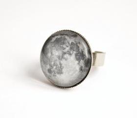 Moon adjustable ring with glass cabochon