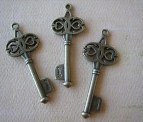 3PCS - Bronze Key Charms - Lead and Nickel Free - 16x45mm - Findings by ZARDENIA