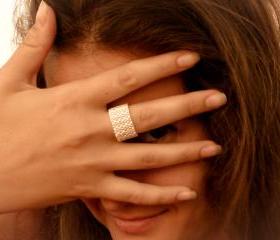 White band bead woven custom ring. Bridesmaid gift idea. Rustic weddings. tbteam