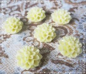 12 Resin Chrysanthemum Flower Cabochons Accessory 15x8mm