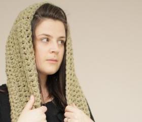 Chunky Crochet Infinity Loop Cowl in Olive Green