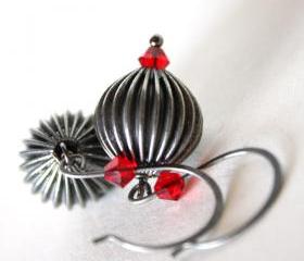 black and red - metal and swarovski earrings - vamp - halloween goth