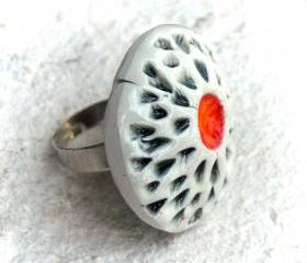 Adjustable red ring