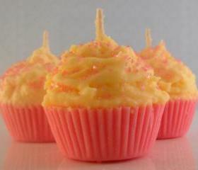 4 Mini Pink Lemonade Cupcake Candles...Made with all natural soy wax