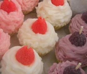 Mini soy cupcake candle sampler, gift set, Vanilla Buttercream, Strawberry Shortcake, Raspberry Cream