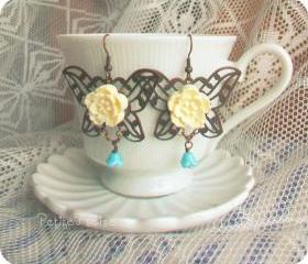 Vintage style earrings retro jewelry 'Innocenza' - 'Treasures' collection antiqued copper, filigree butterfly flower cabochon cr