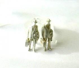 Stud earring sterling silver-Handmade-Travelers-Lost wax method-Men with suitcases-Modern-Figure
