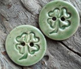 Four leaf clover soft green speckled button