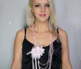 1920s pink necklace and brooch combo