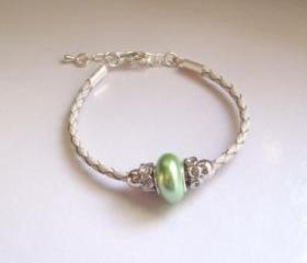 Mellow green shell pearl bracelet, minimal feminine gift