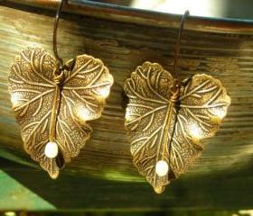 Antiqued brass Leaf earrings, Pearl and Leaves, oxidized brass leaves and fresh water pearls, vintage finish earrings inspired by nature