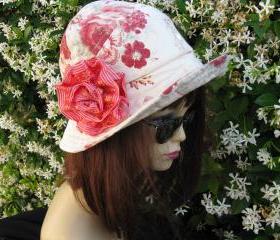 Creme Red Print Cloche Womens