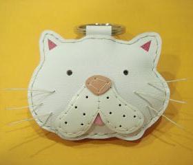 Linda the Persian Cat Leather Keychain ( White )