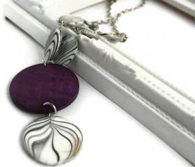 Chunky necklace in purple, black and white lake shells and wood beads. Pendant necklace. Wood necklace.