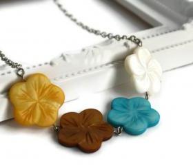 Chunky necklace, Hawaiian flowers in blue, brown, yellow and white lake shells beads. Beach resort jewelry.