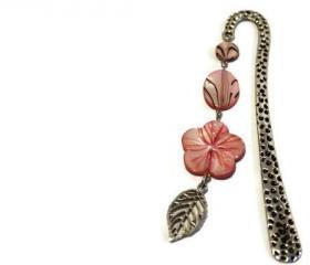 Beaded bookmark. Perfect gift for readers, teachers and any book lover. Pastel pink shell beads. Ready to ship.