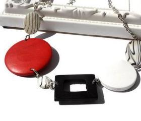 Chunky necklace in red, black and white lake shells and wood beads. Colorful necklace. Ready to ship