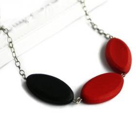 Chunky bead necklace. Black and red necklace with wood beads. Perfect summer fashion. Ready to ship.