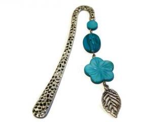 Beaded bookmark. Perfect gift for readers, teachers and any book lover. Turquoise blue shell beads. Ready to ship.