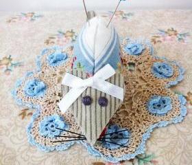 mouse pincushion with sweet white bow
