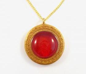 Secret of NIMH Sparkly Pendant and Gold Chain Necklace