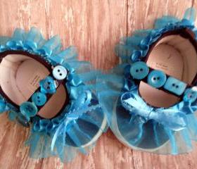 Lacy Fabric Booties With Buttons Size 6 to 12 Months