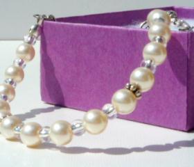 Pearl bridal bracelet, vintage inspired