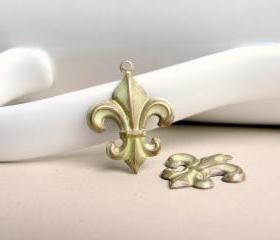 Creamy Brass Fleur De Lis Charms French