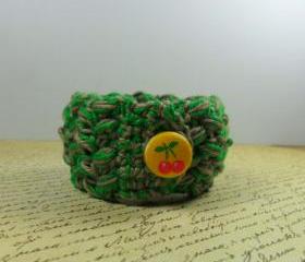Handmade crochet bracelet - green & beige